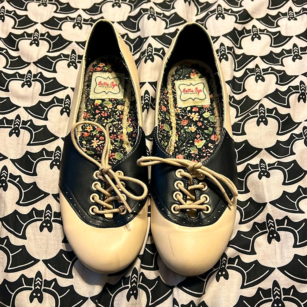 Bettie Page Halle Oxford Flats